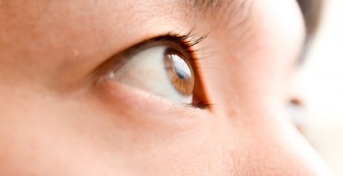 黒目が小さい三白眼の原因は遺伝 性格は 黒目を大きくする方法14個 Spicomi