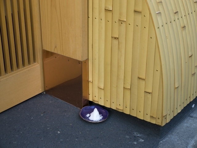 盛り塩の置き場所・方角は風水と関係?