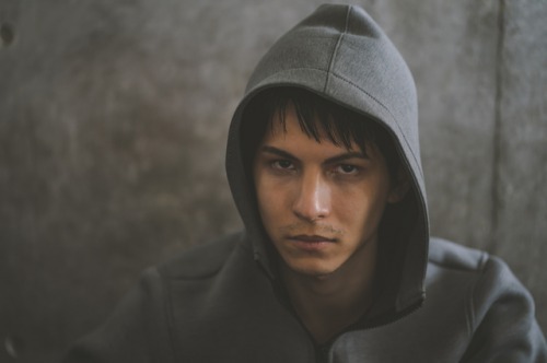ヤバイ人は目つき・顔や直感で分かる?