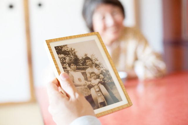 亡くなった人の写真のスピリチュアルな意味7個