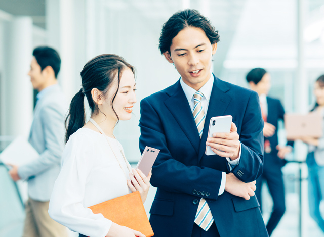 蠍座男性の視線がガン見・じっと見る理由は?