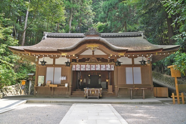 6. 狭井神社