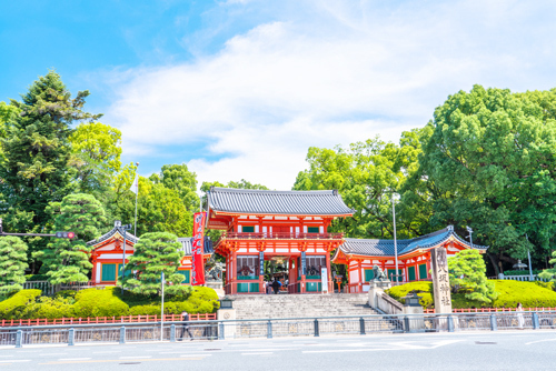 1. 八坂神社